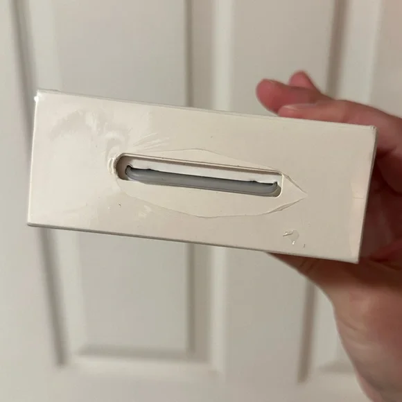 Fitbit Charge 4 - NEW! (damaged box) - Picture 6 of 9